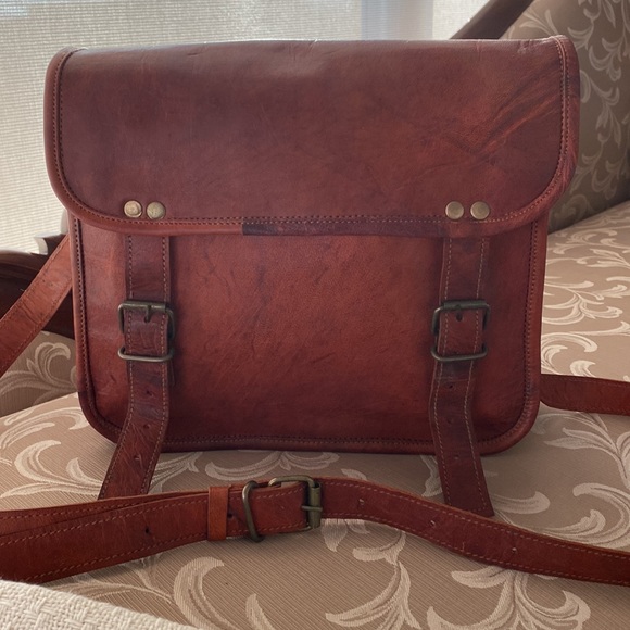 ๐ธ SOLD SOLD SOLD SOLD SOLD GENUINE LEATHER CROSSBODY BAG - Picture 3 of 8